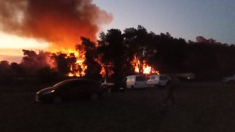 Bomberos apagaron un incendio en la zona oeste de Oro Verde