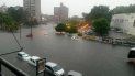 temporal sin precedentes en uruguay: calles inundadas y luz cortada