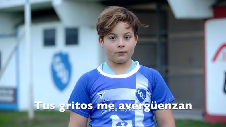 El fútbol es solo un juego: un video viral en el que los chicos