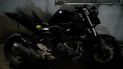 motociclista herido tras realizar una mala maniobra y caer en el asfalto: la moto era robada
