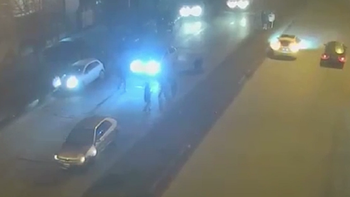 Video: atropelló a un hombre con discapacidad y se dio a la fuga
