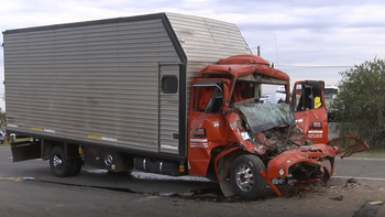 Fuerte choque entre dos camiones en el Acceso Norte de Paraná