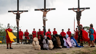 Pascuas: clavaron a devotos católicos filipinos en cruces en una recreación