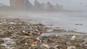 video: la indignacion de  un padre y su hijo por una playa llena de basura en constitucion y la costa