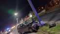 video: un conductor choco contra una columna en la costa y jujuy